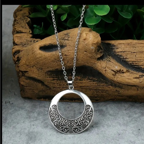 Boho Vintage Silver Earrings and Necklace Set - Picture 8 of 8